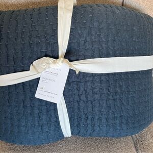 NWT Pottery Barn Pickstitch Cotton Linen Navy Quilt King/Cal King